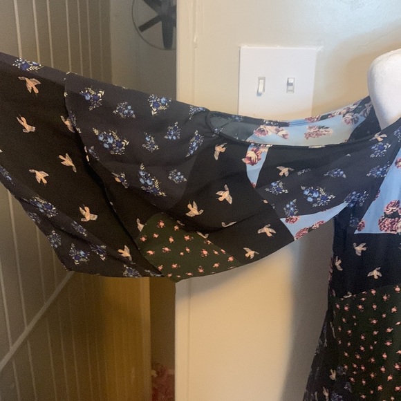 Parker Anastasia Bird Floral Patchwork Cold Shoulder Silk Dress Parker - Picture 6 of 10